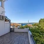 Luxurious In With Wifi Vikendica Crikvenica